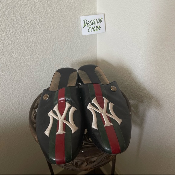 Gucci New York Yankees Leather Slides Slip Ons - Picture 2 of 7